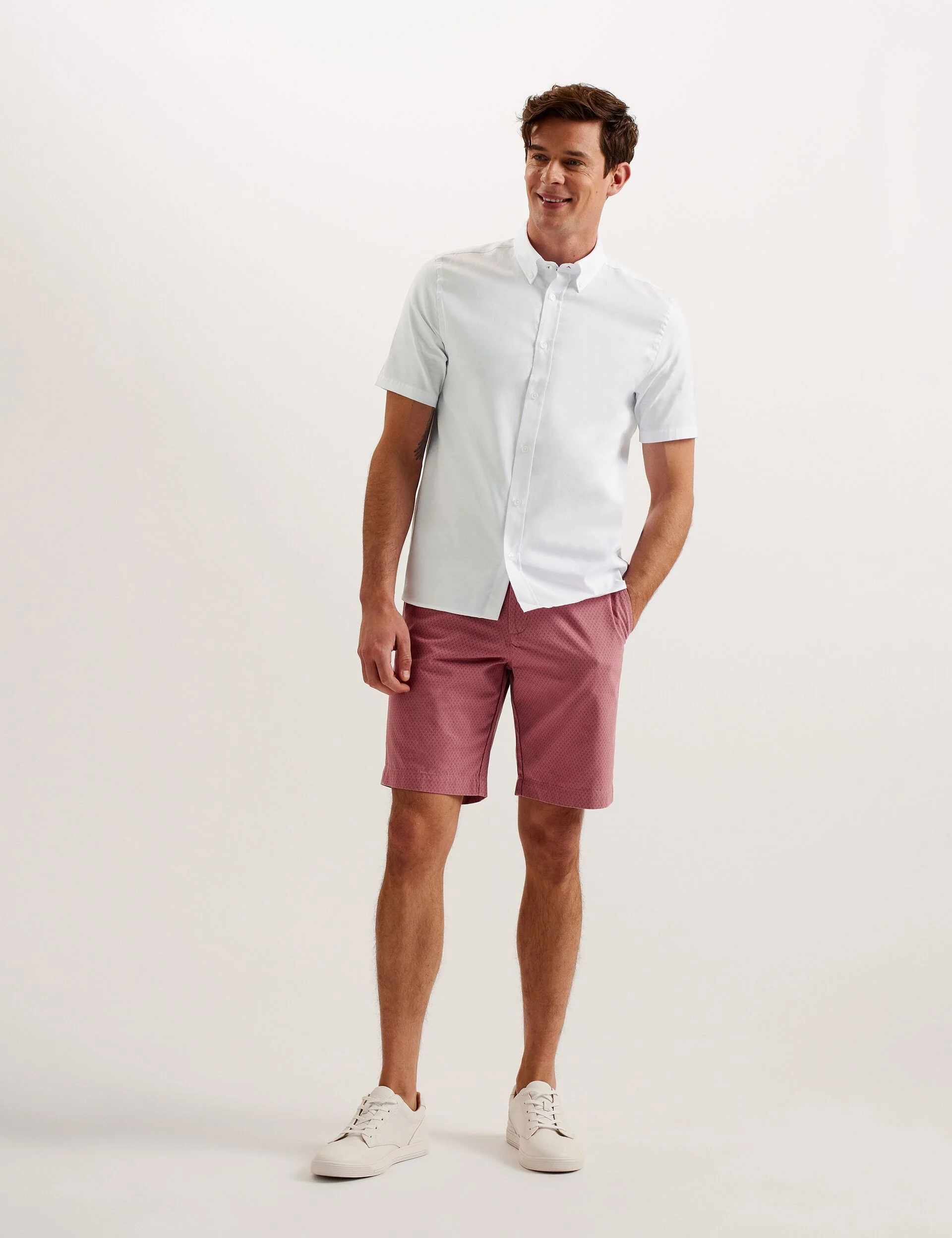 ALDGTE | WHITE
