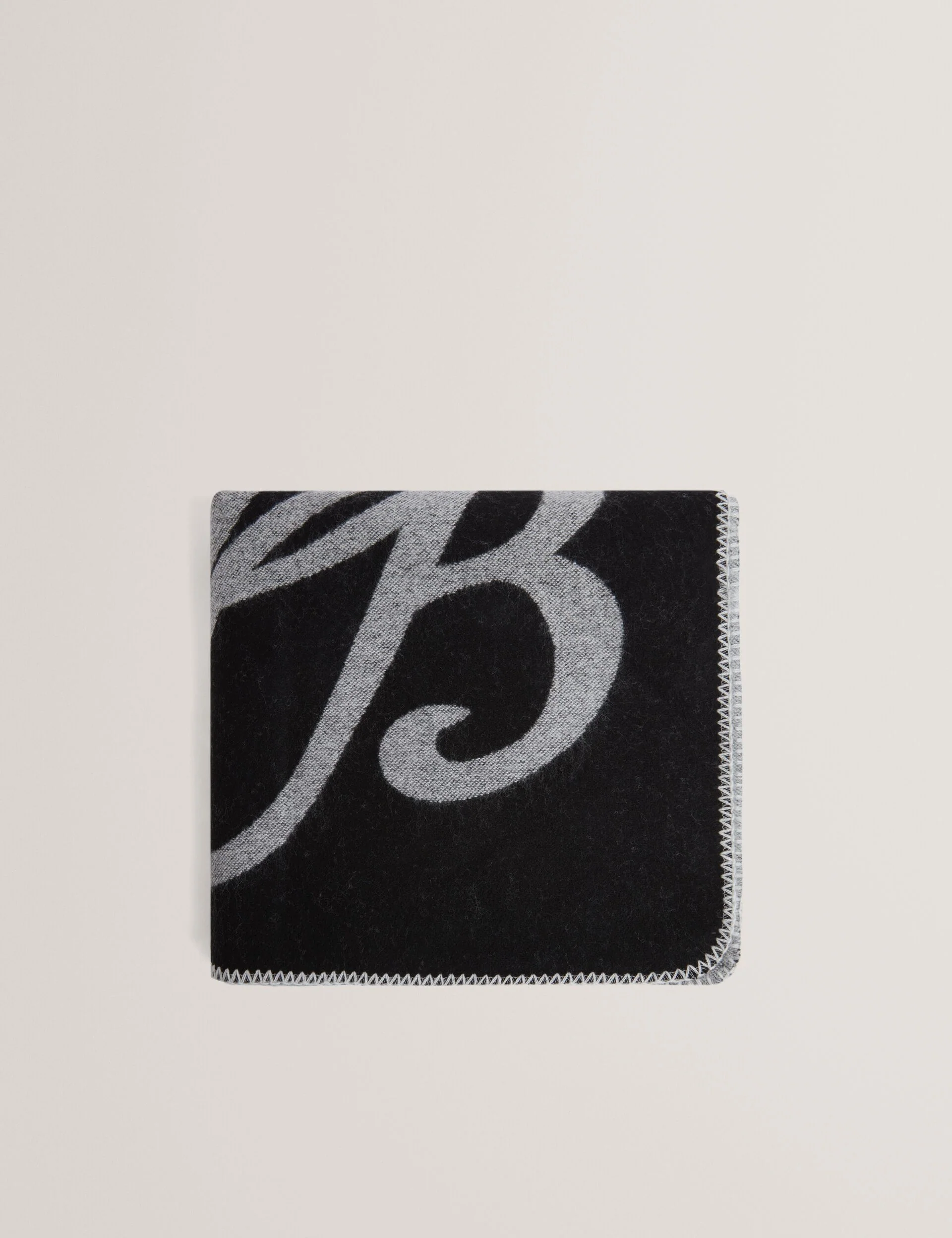 AVASII | BLACK