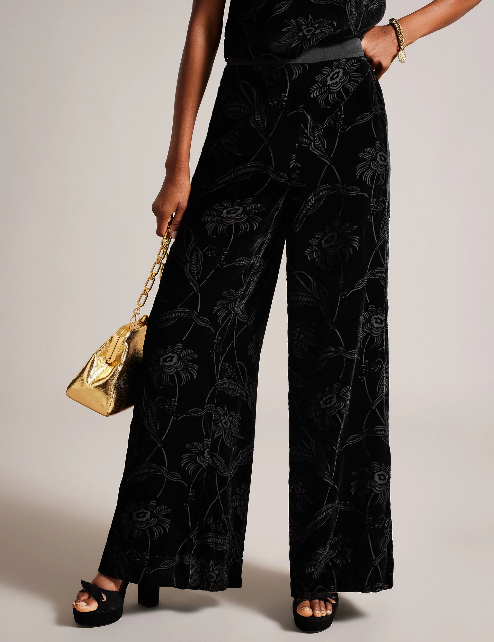 BETTIAT | BLACK