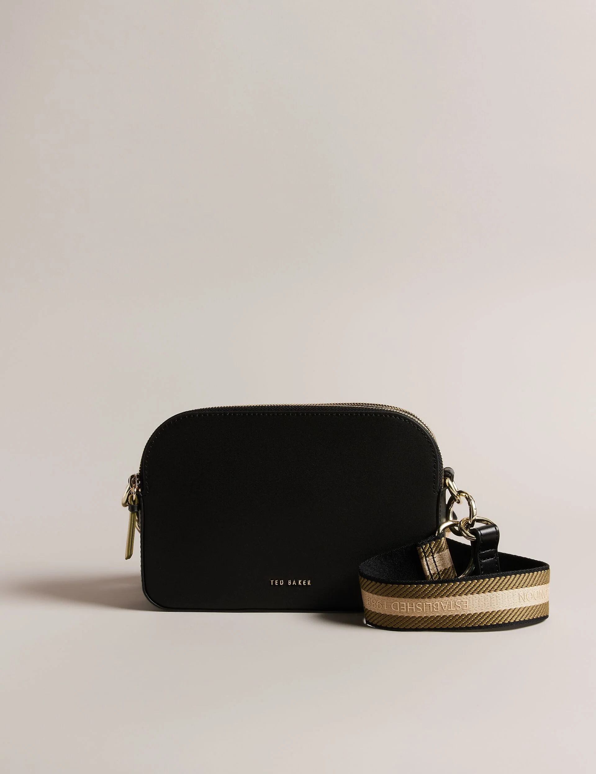 DARCELO | JET BLACK