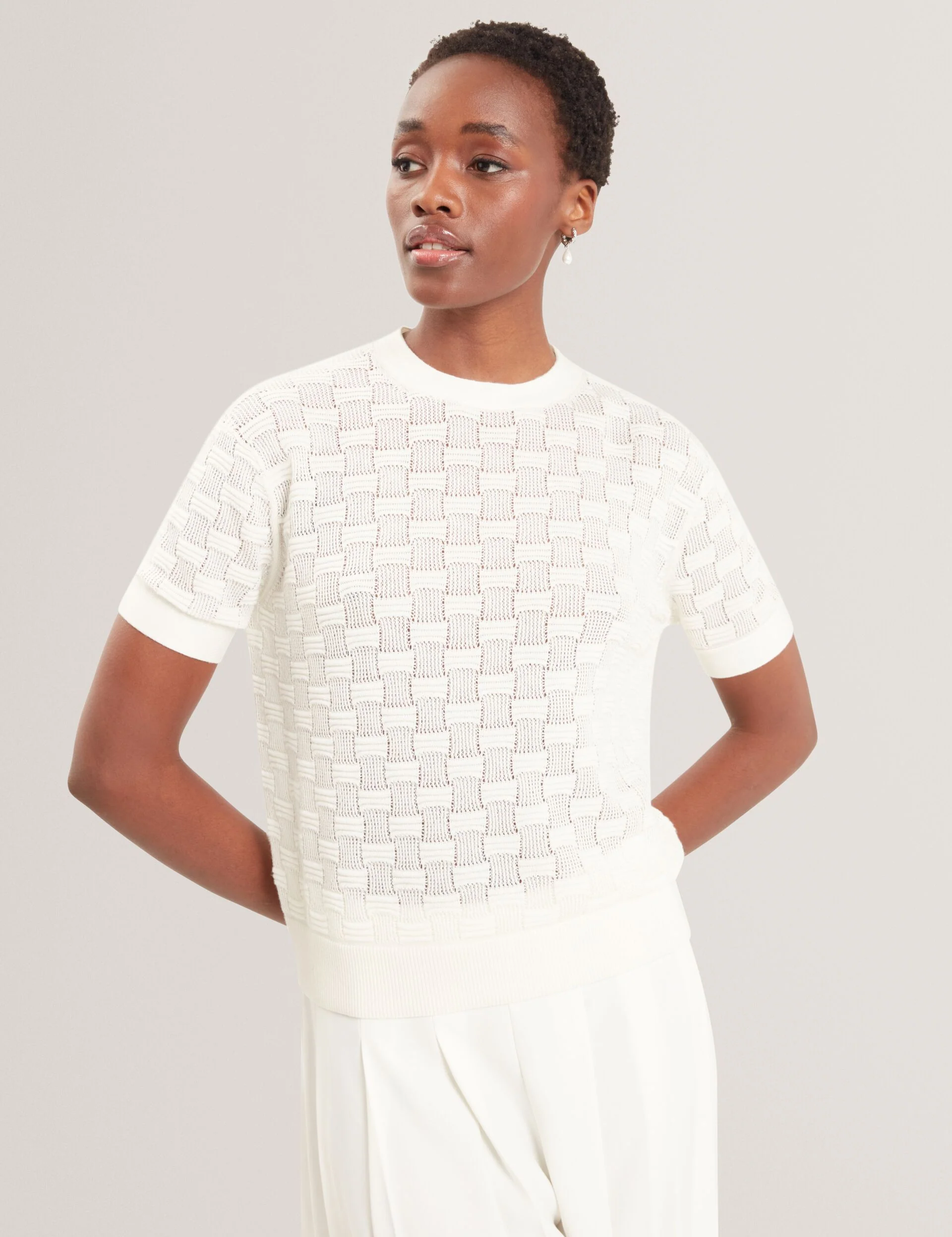 EMETA | WHITE