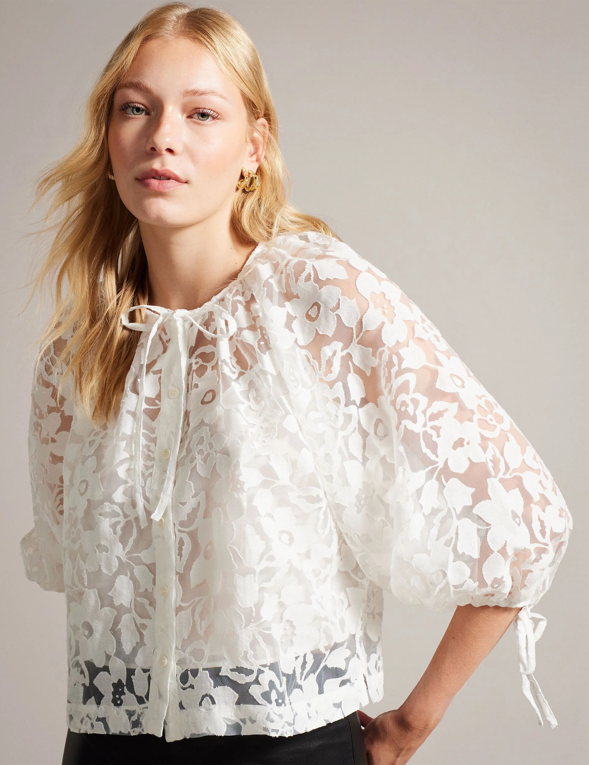 GILLOU | WHITE