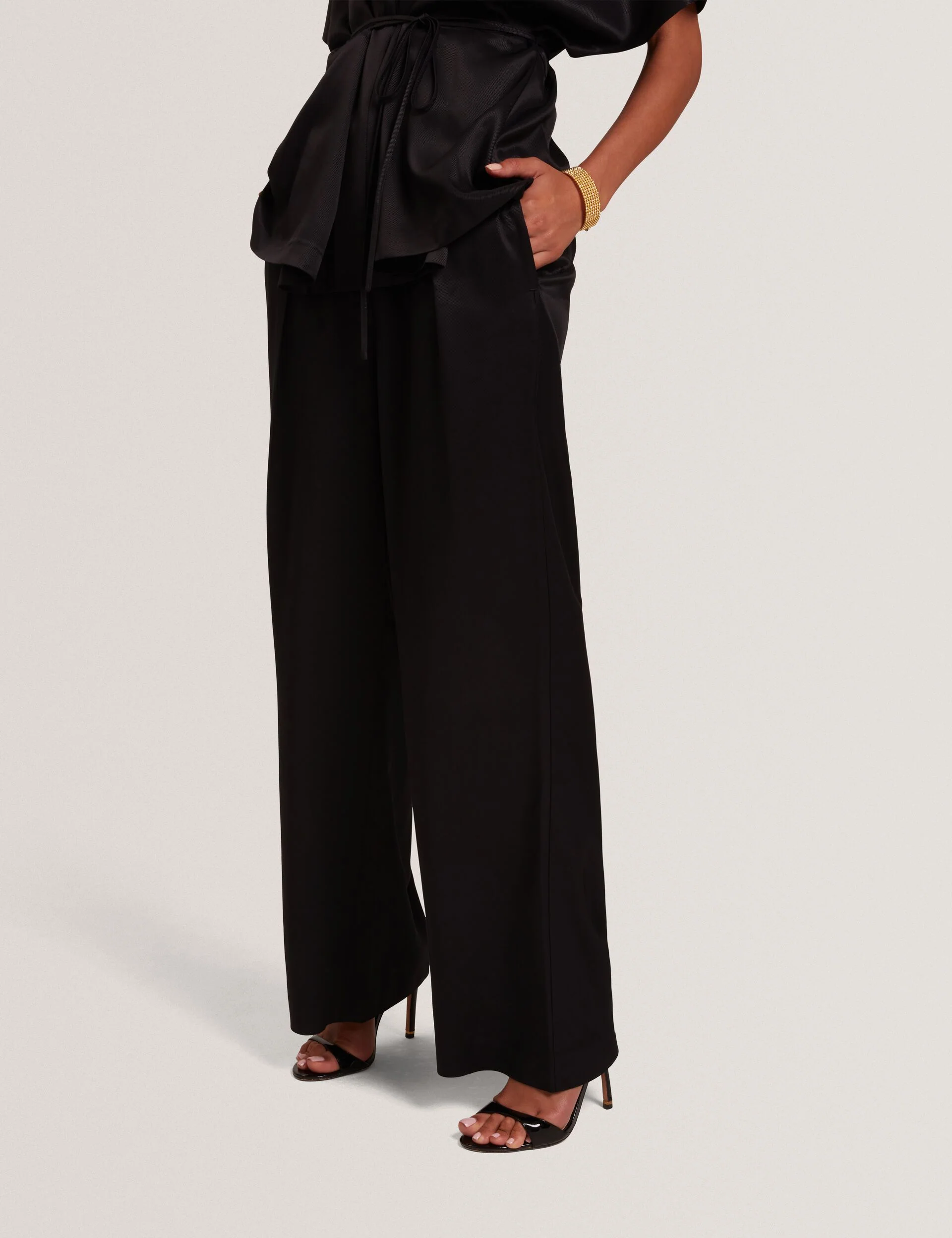 HERRIA | BLACK