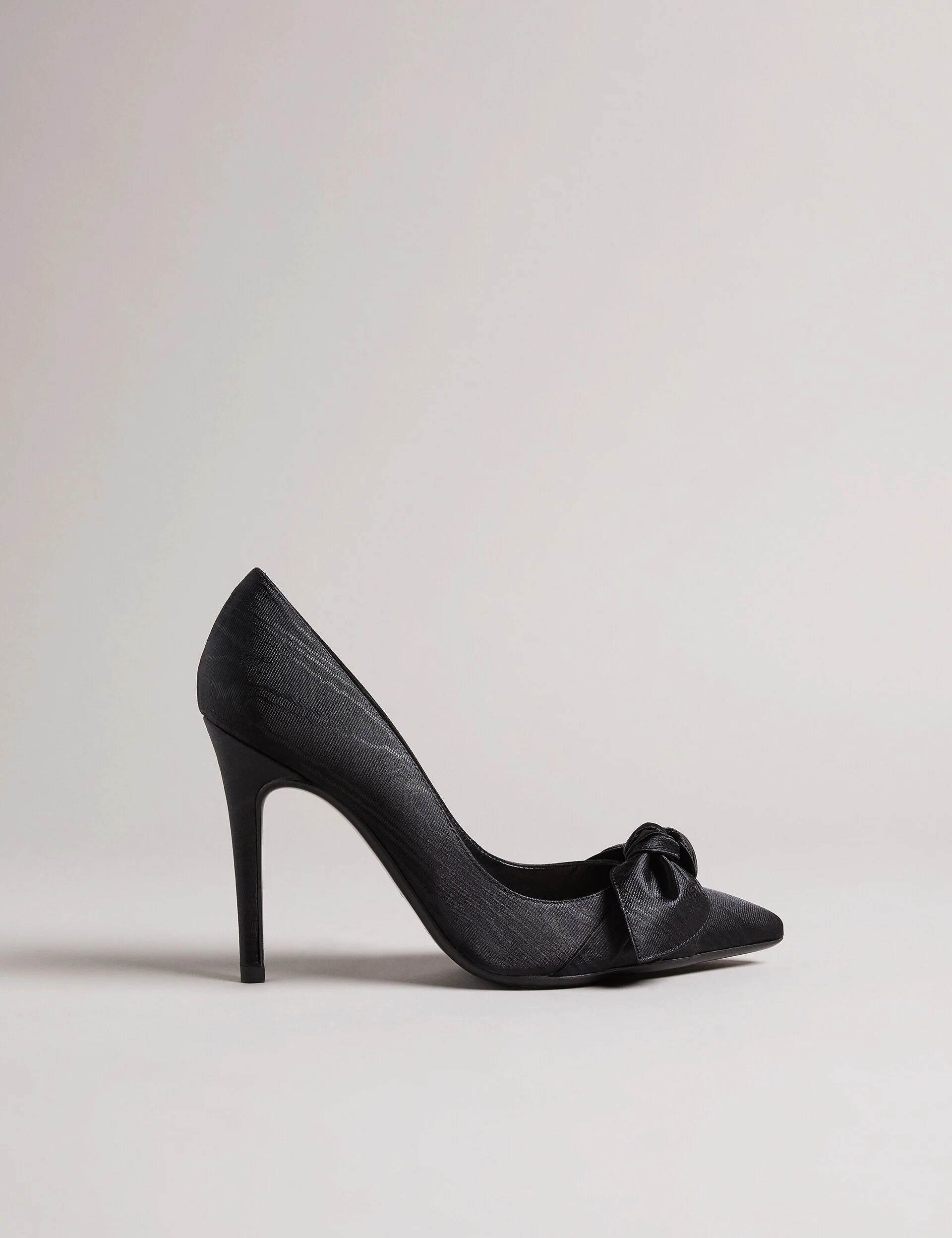 HYANA | BLACK