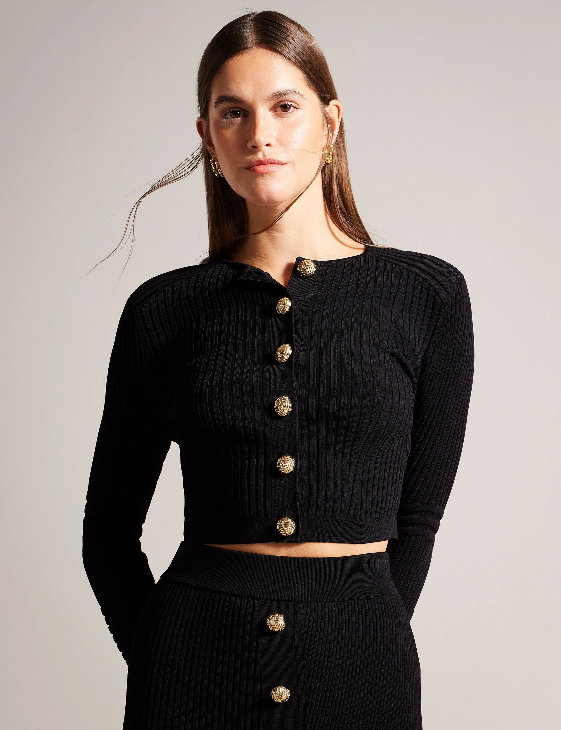 JANISAA | BLACK