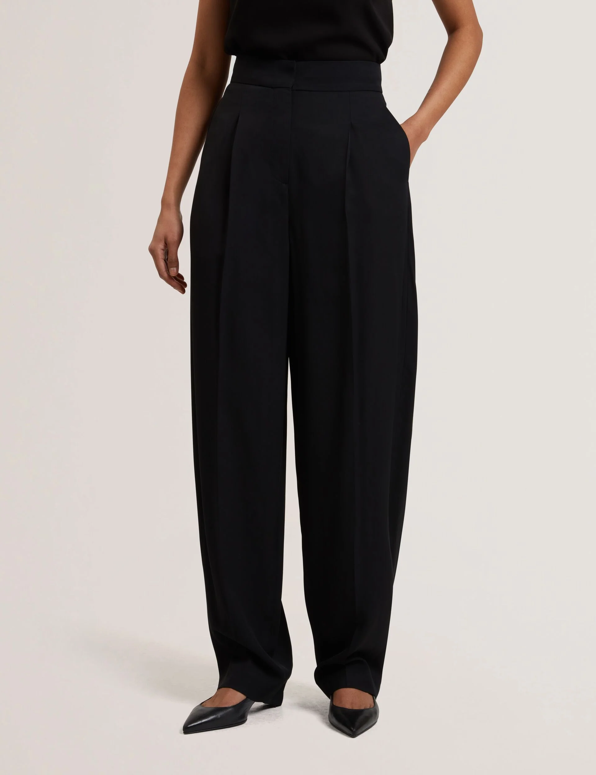 KIOLLI | BLACK