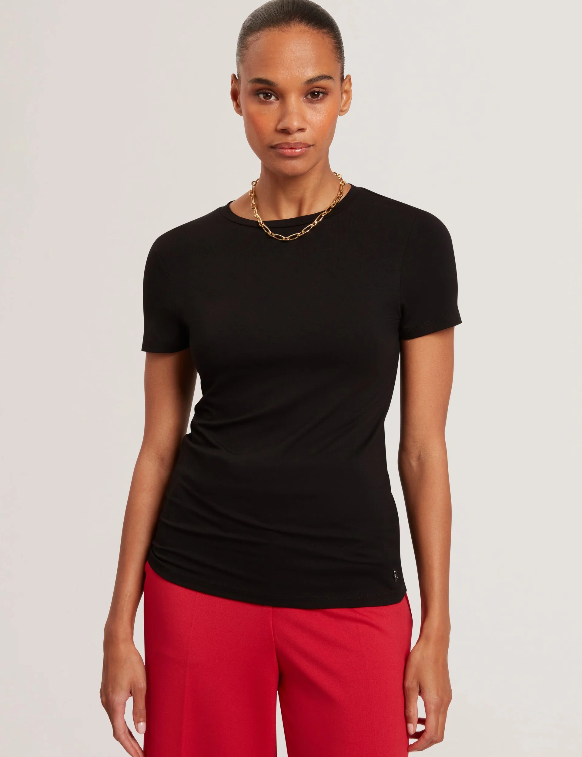 LARNAA | BLACK