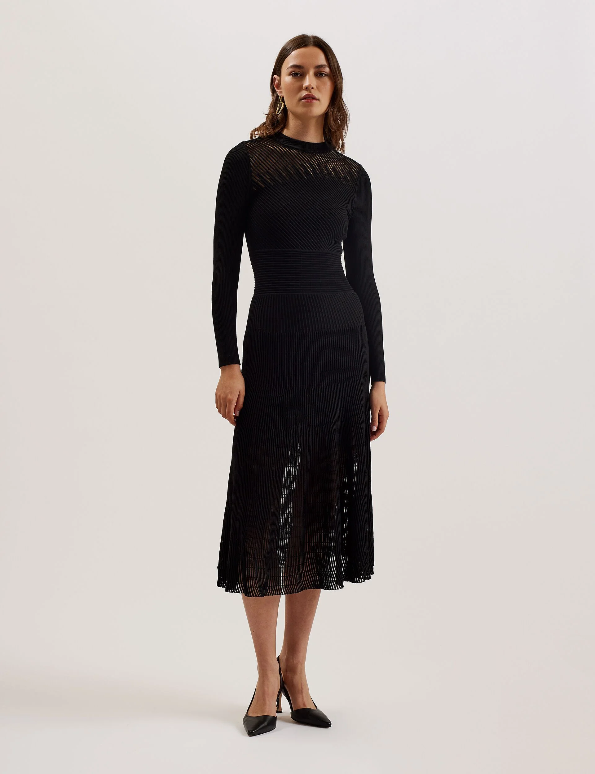 LATINIA | BLACK