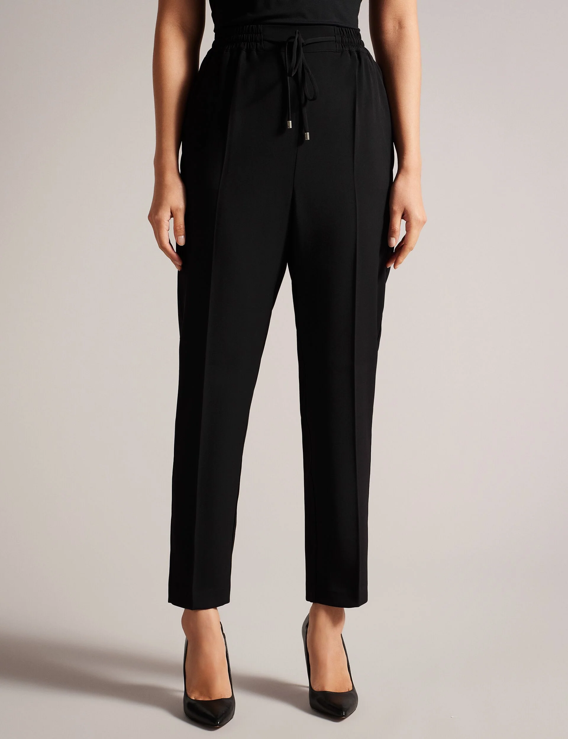 LAURAI | BLACK