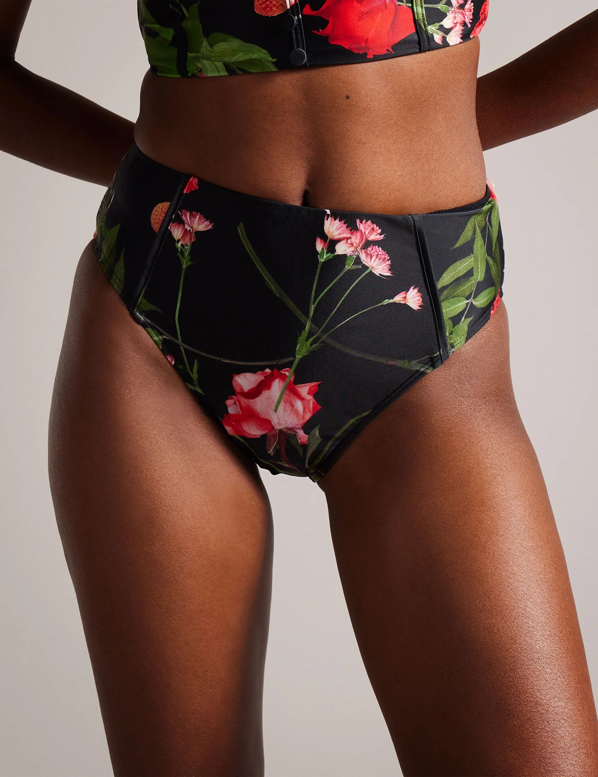 LOESIY | BLACK