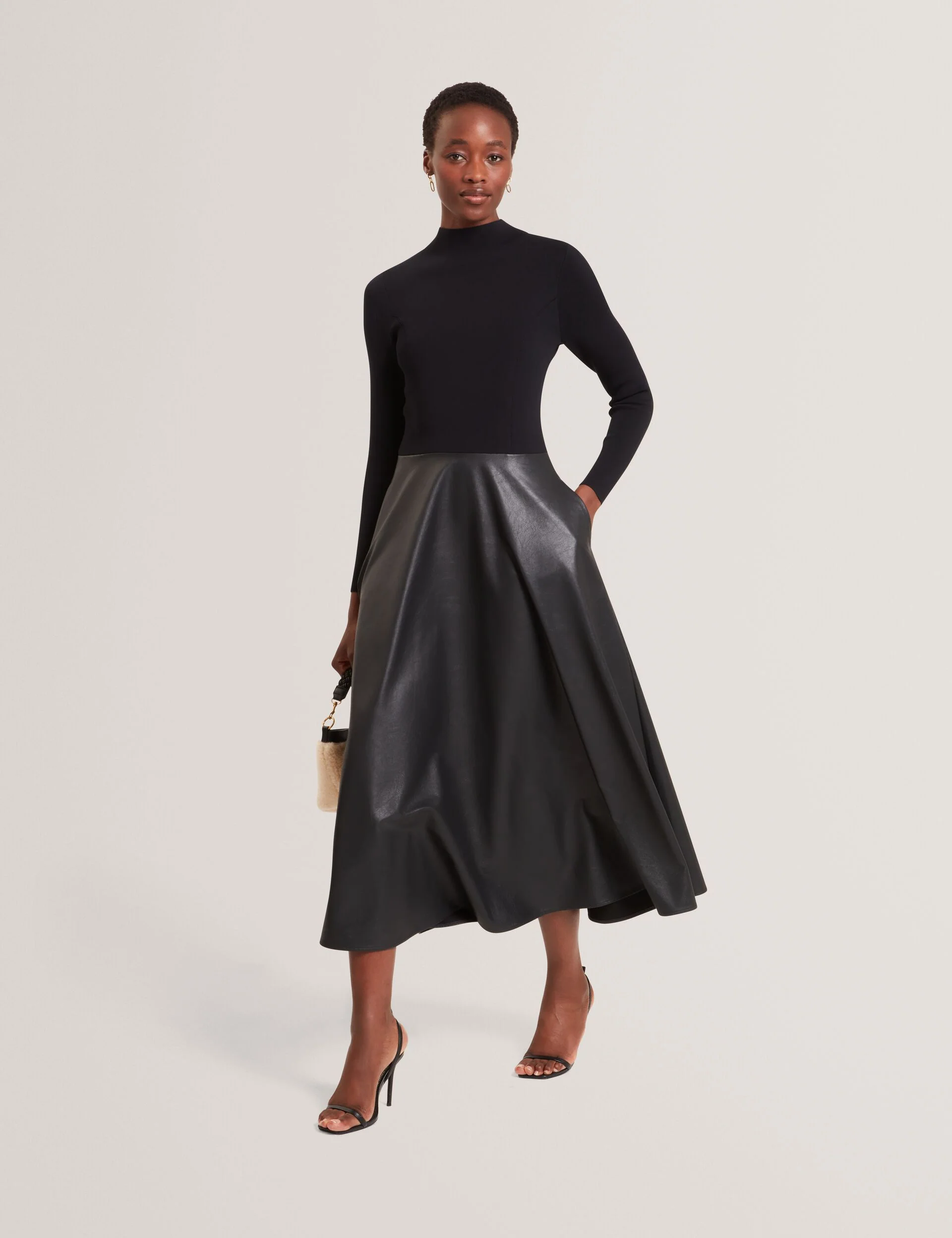 NOVIVA | BLACK