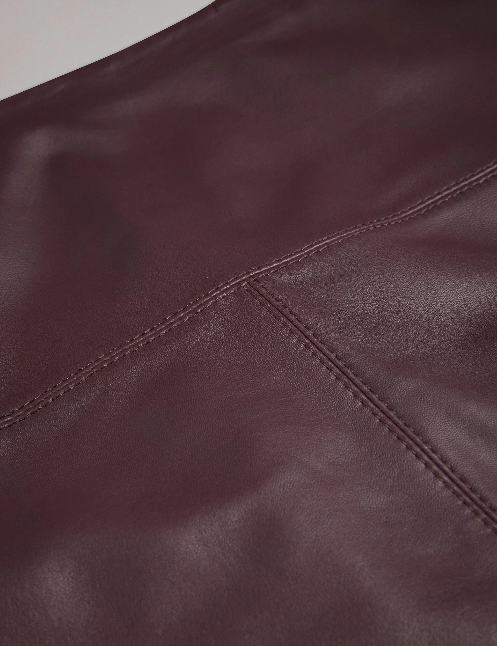VALIAT | DARK RED - Image 9
