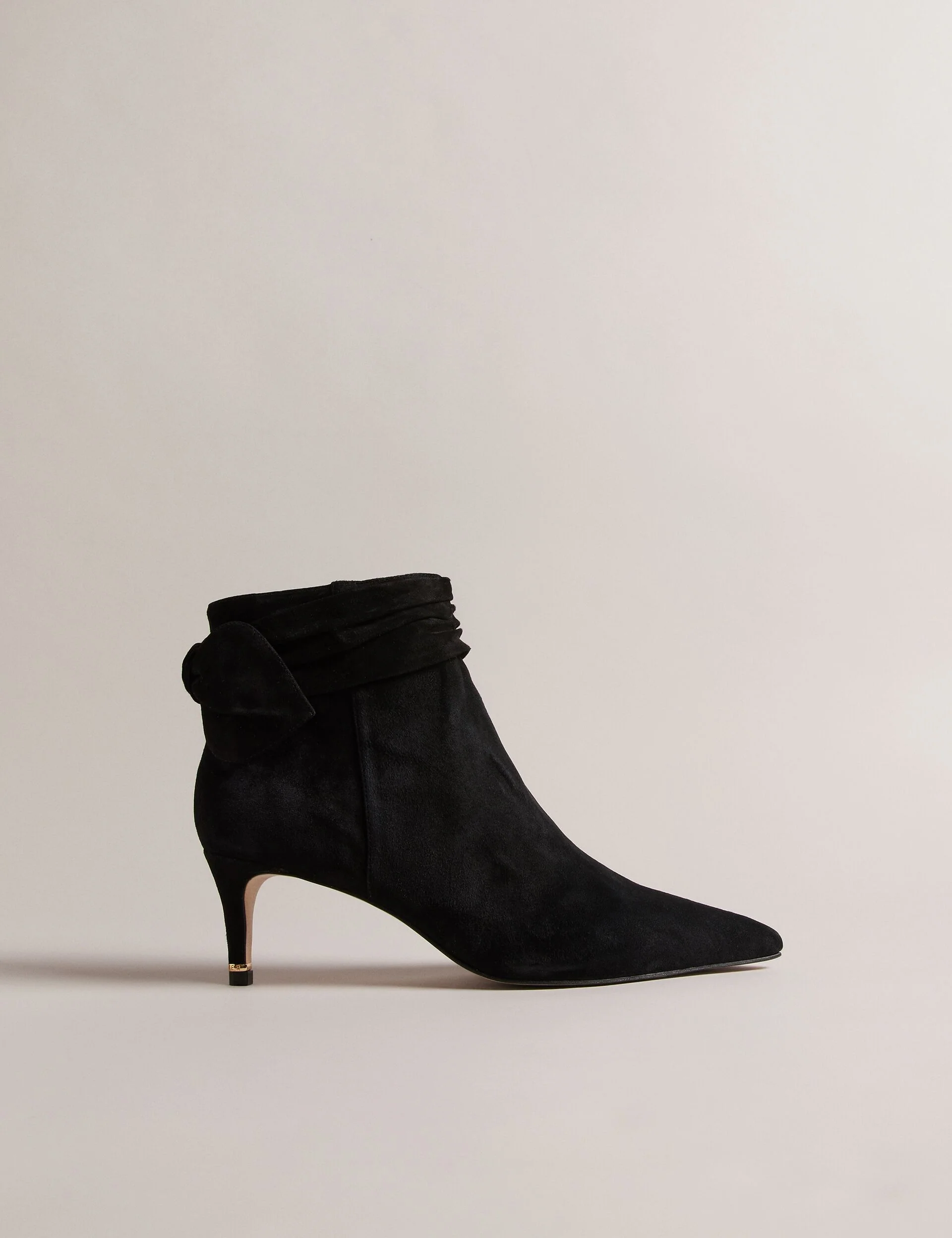 YONA | BLACK